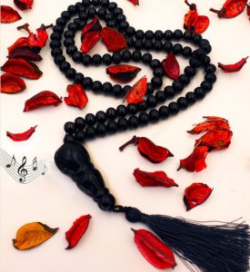 Sesli Allah ın 99 ismini sesli ezberleye bilir  ve zikir edebilirsiniz