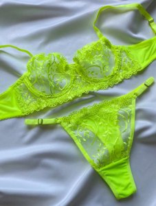 sarı desenli bralet takım