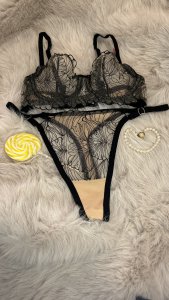 Siyah alt üst takım