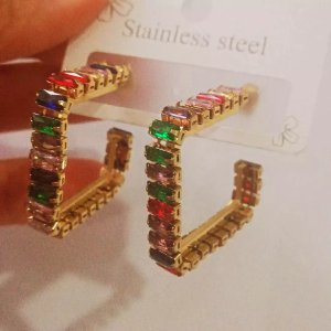 Renkli Taşlı Çelik küpe