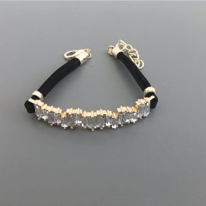 KRİSTAL TAŞLI BİLEKLİK