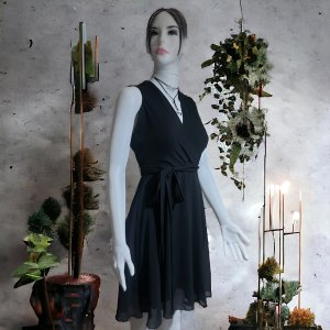 ŞİFON KISA KOLSUZ ABİYE ELBİSE