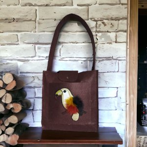 SİMLİ KUŞ DETAY KEÇE KOL ÇANTASI