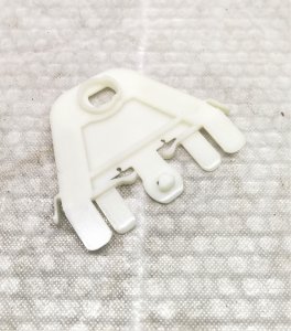 CAM KRİKO TESPİT BRAKETİ (ÖN-ARKA SAĞ-SOL) CROMA 46411624 82396436