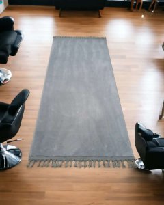 post pelüş ponpon saçaklı kaymaz halı