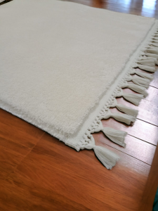 post pelüş ponpon saçaklı kaymaz halı