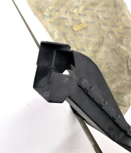 (KIRIK) ÖN CAM HAVA KANALI SAĞ DKS Tofaş Doğan Şahin Kartal 85013509