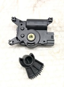 KALORİFER KLİMA KUTUSU KLEPE MOTORU ALFA MİTO G.PUNTO 77363879