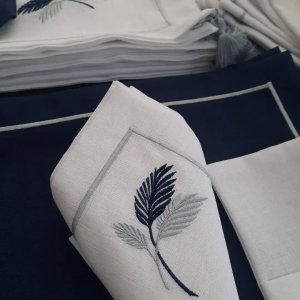 Yapraklar Amerikan servis peçete runner lara işleme yapabileceğiniz Nakış Makinası deseni