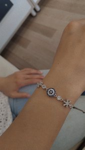 Nazar boncuğu ve kar tanesi işlemeli bileklik