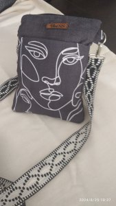 POPART DESENLİ TELEFON ÇANTASI