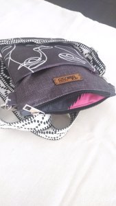 POPART DESENLİ TELEFON ÇANTASI