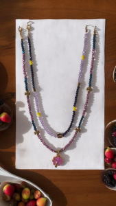 Pembe yoncalı kristal boncuk kolye