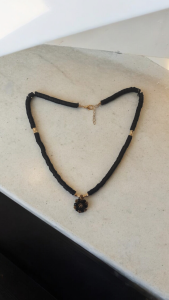 Siyah cevşenli tasarım kolye