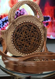 Deri detaylı çapraz çanta