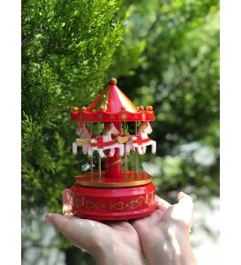 Kırmızı Kurmalı Müzikli Atlı Karınca