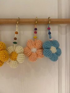 Tığ işi örgü Çiçek anahtarlık