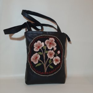 Nakışlı Çiçek Desenli Siyah Suni Deri Çanta