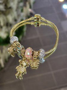 Pandora Model Gold Çelik Charmlı Bileklik