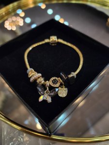 Pandora Model Gold Çelik Charmli Bileklik