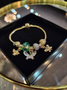 Pandora Model Gold Charmlı Çelik Bileklik