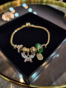 Pandora Model Gold Charmlı Çelik Bileklik