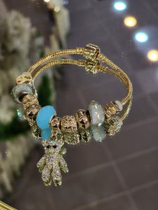 Pandora Model Gold Charmlı Çelik Bileklik