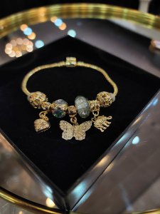 Pandora Model Gold Charmlı Çelik Bileklik