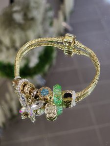 Pandora Model Gold Charmlı Çelik Bileklik