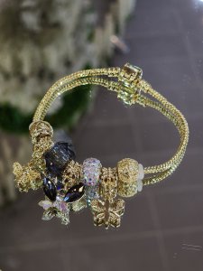 Pandora Model Gold Charmlı Çelik Bileklik