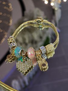 Pandora Model Gold Charmlı Çelik Bileklik