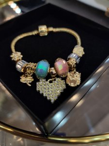 Pandora Model Gold Charmlı Çelik Bileklik