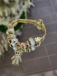 Pandora Model Gold Charmlı Çelik Bileklik