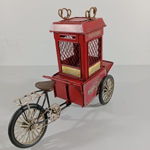 Vintage metal mısır arabası