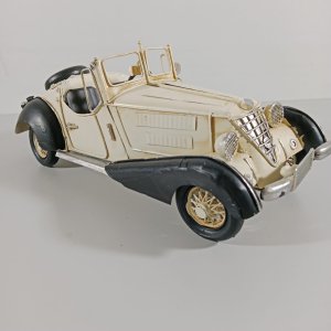 El yapımı metal spor araba, İngiliz direksiyonu