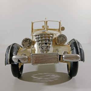 El yapımı metal spor araba, İngiliz direksiyonu