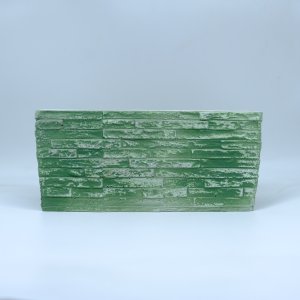 Duvar desenli yeşil aranjman beton saksı