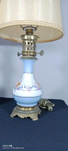 Porselen Fransız masa lambası