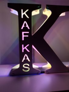 LED İSİME ÖZEL GECE LAMBASI AHŞAP YÜKSEKLİK 29X GENİŞLİK 22 CM KALEM PİL İLE ÇALIŞIR