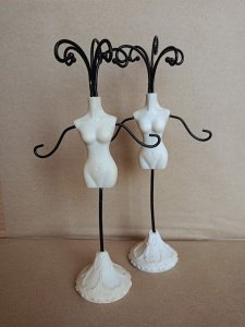 KÜPE KOLYE TAKI ASKILIK STAND.