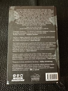 4. MAYMUN J.  D. BARKER dan MÜKEMMEL BİR GERİLİM ROMANI