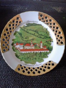 ROMANYA PUTNA MANASTIRI GÖRSELLİ DEKORATİF TABAK.