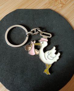 BEBEK GETİREN LEYLEK FORMUNDA ANAHTARLIK.