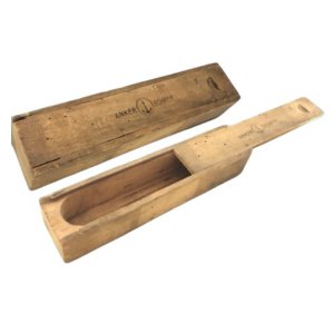 SÜRGÜLÜ KAPAKLI ANKER BÖHRER AHŞAP KUTU. Dönem. 1940-1960